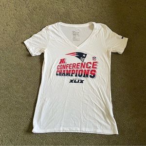 EUC Women’s The Nike Tee Patriots V Neck Short Sleeve Super Bowl XLIX size Small